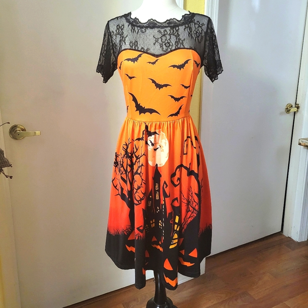 Halloween Dress with Beautiful Lace Sleeves & Haunted House Pattern size Medium